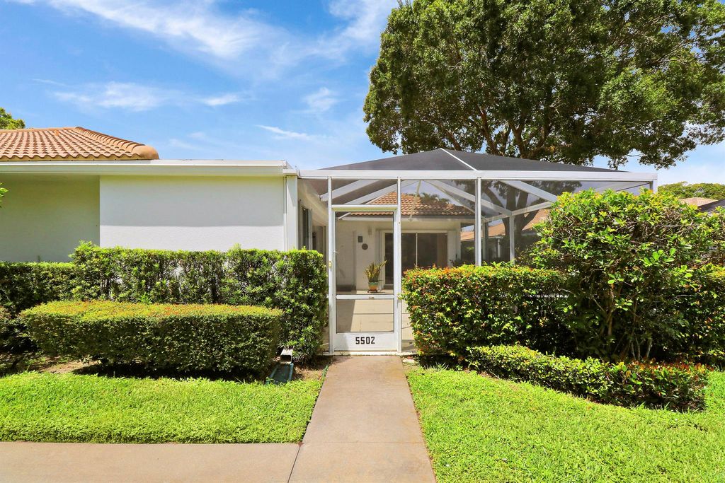 Photo of 5502 Red Oak Court, Palm Beach Gardens, FL 33410 (MLS # R10914091)