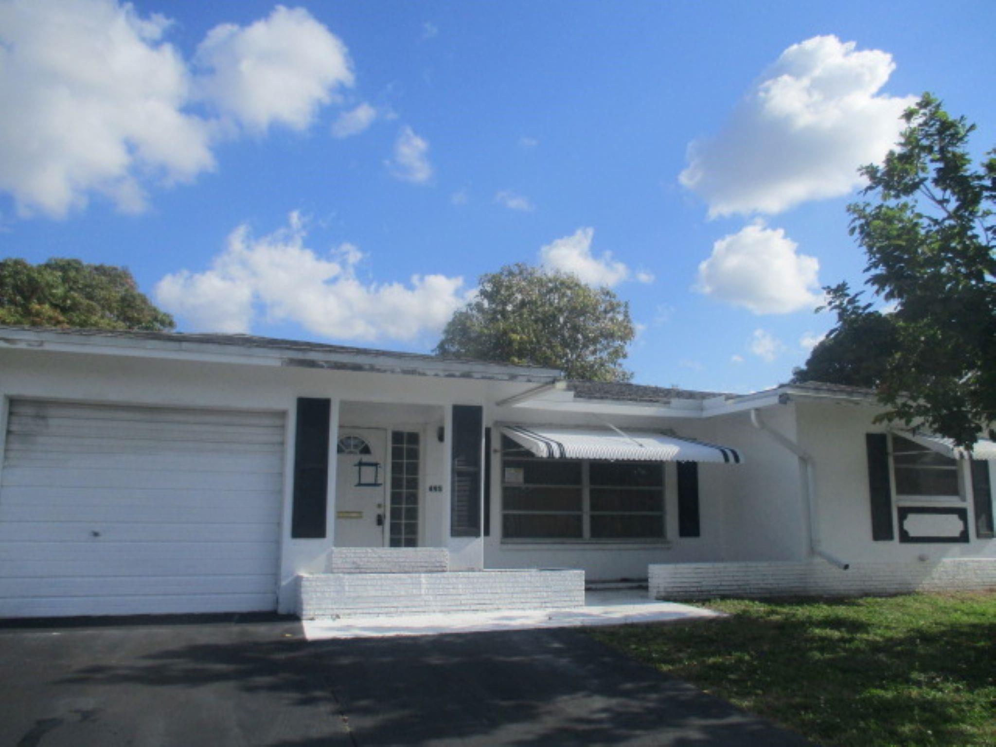 Excellent deal on this spacious home on a large lot!!! The property is a 2 bed, 2 bath with a dwelling with a 1-Cg
and a family room. Cash offers only since the property needs a new roof and other system repairs. Centrally located
near schools, shopping, public transportation and major highways. Hurry this one won't last!!! Easy to show,
property is vacant and has LBX. Property is being sold AS IS. Buyer is solely responsible for verifying any
assessments, HOA fees.