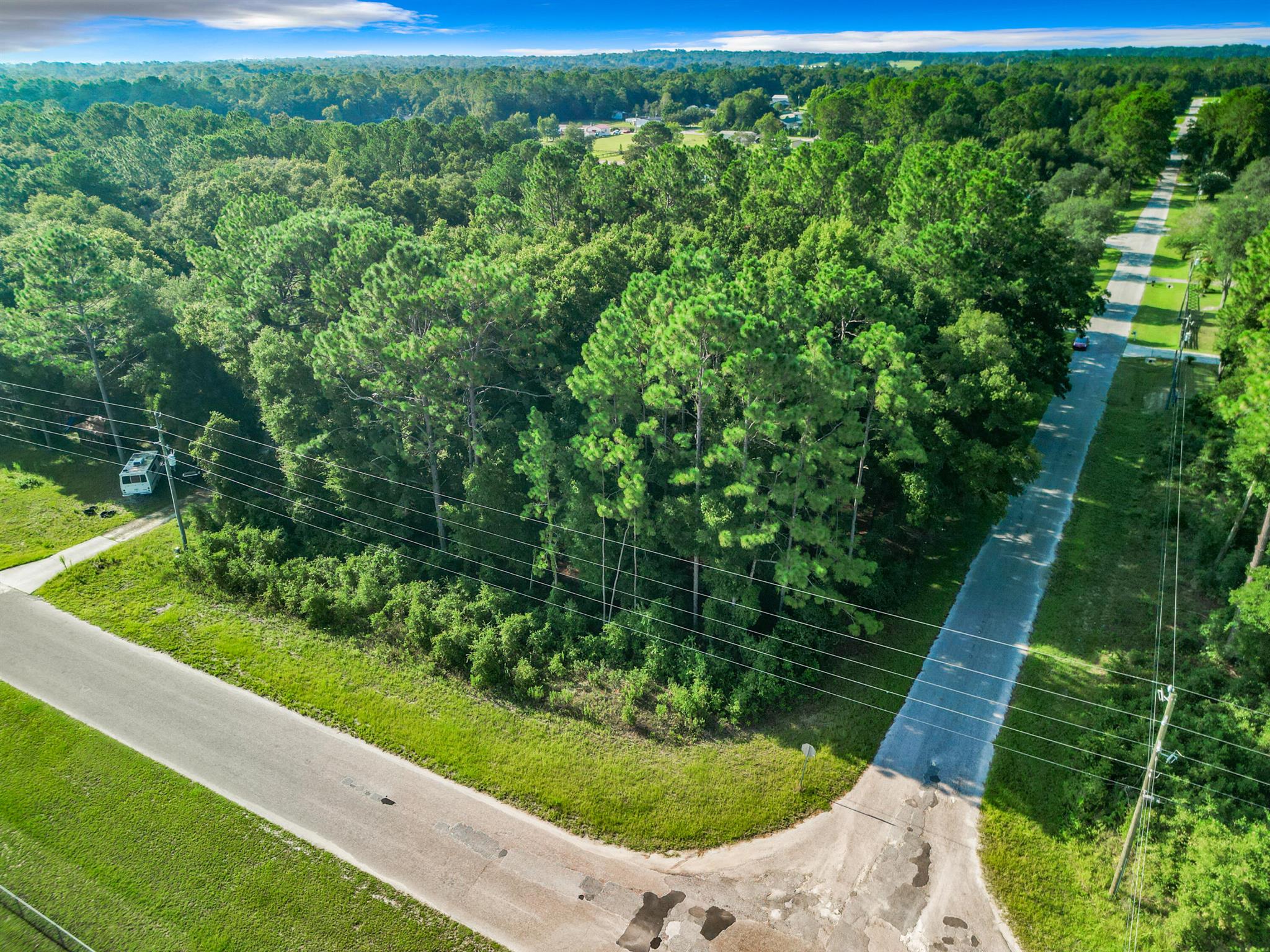 Discover the perfect future home in Fellowship Farms community of Ocala, FL. This 1-acre corner lot, located NW 109th and NW 14th St, offers a lush, wooded setting. This is an elevated lot with beautiful mature trees and accessible via paved roads. Its prime corner position enhances its appeal, providing easier access and more flexible design options for your dream home.