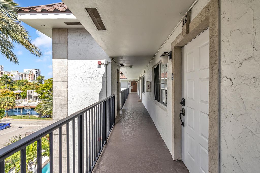 Photo of 924 SE 2nd #32, Fort Lauderdale, FL 33301 (MLS # B26001090)