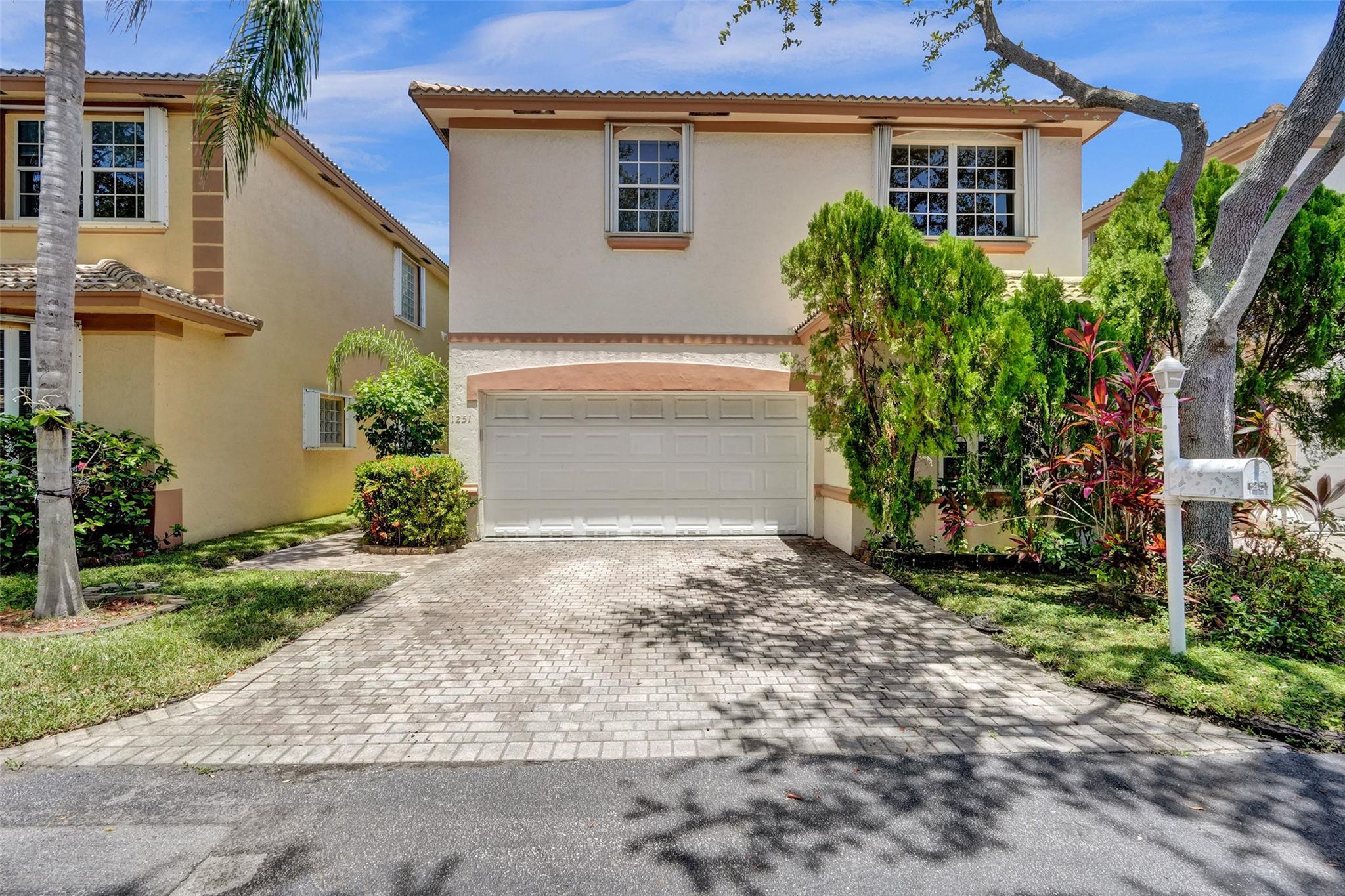 1251 Hayes