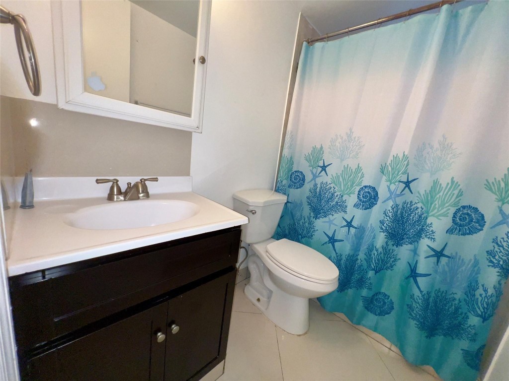 1021 NW 45th Street 4