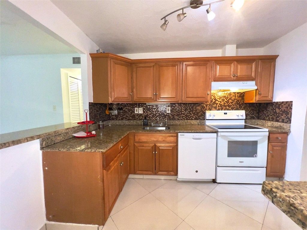 Photo of 1021 NW 45th Street #4, Deerfield Beach, FL 33064 (MLS # F10545867)