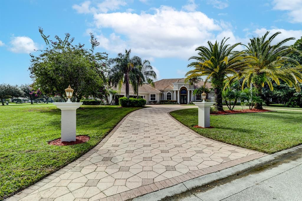 Photo of 8280 Woodsmuir Drive, Palm Beach Gardens, FL 33412 (MLS # R10746128)