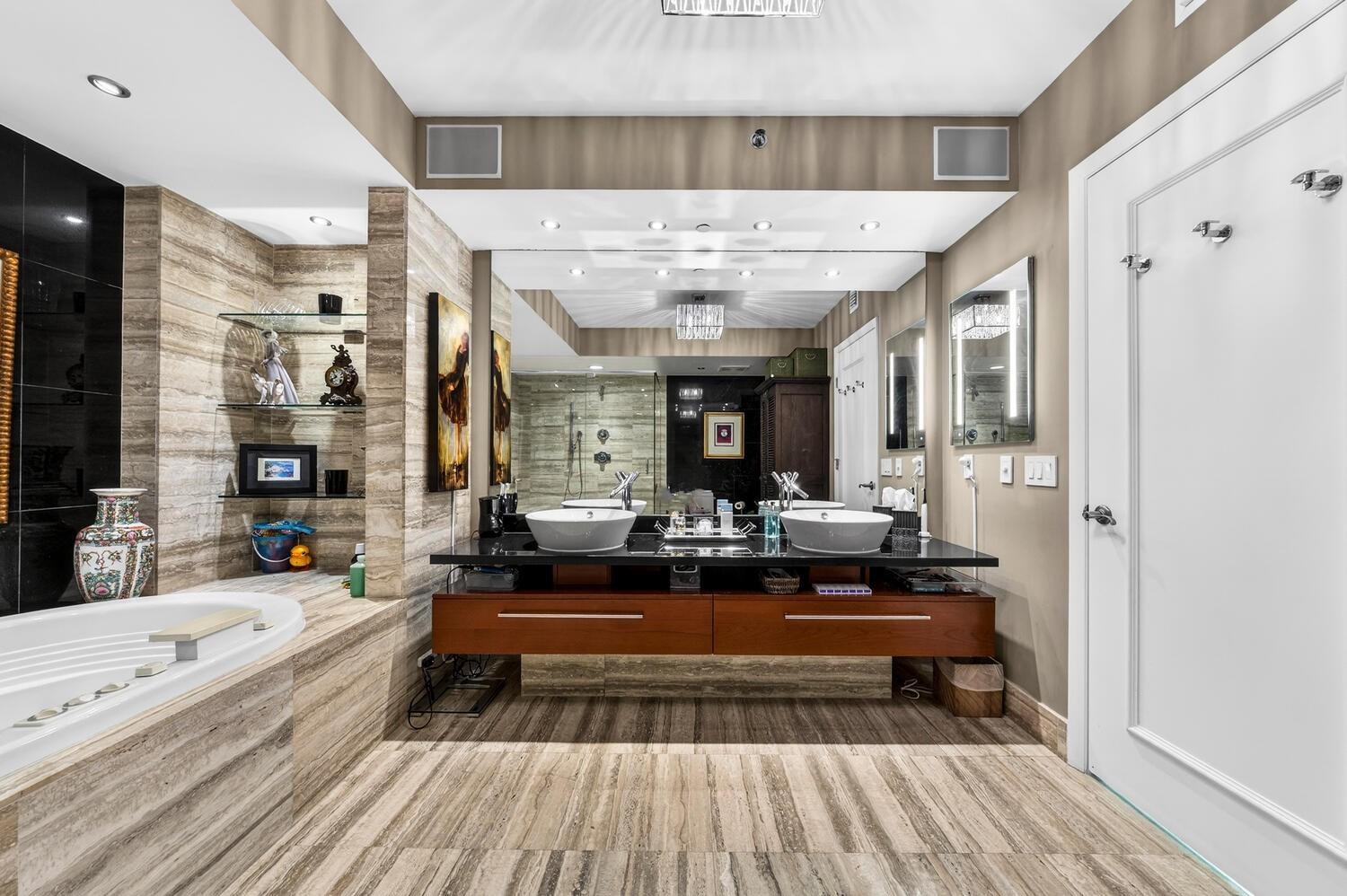 Las Olas Beach Club - Residential