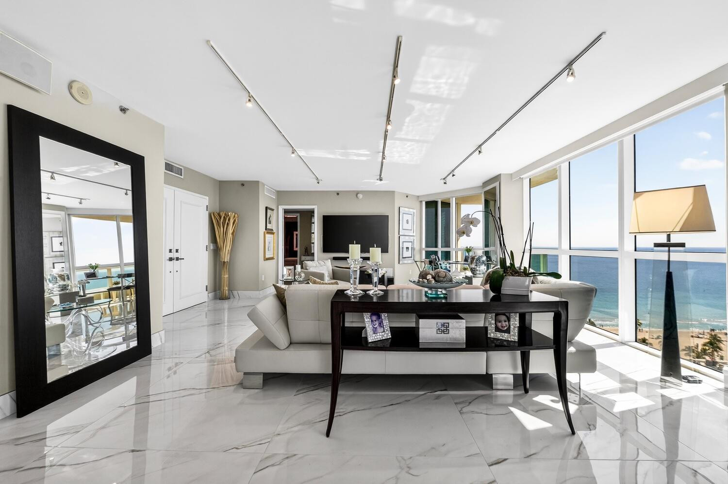 Las Olas Beach Club - Residential