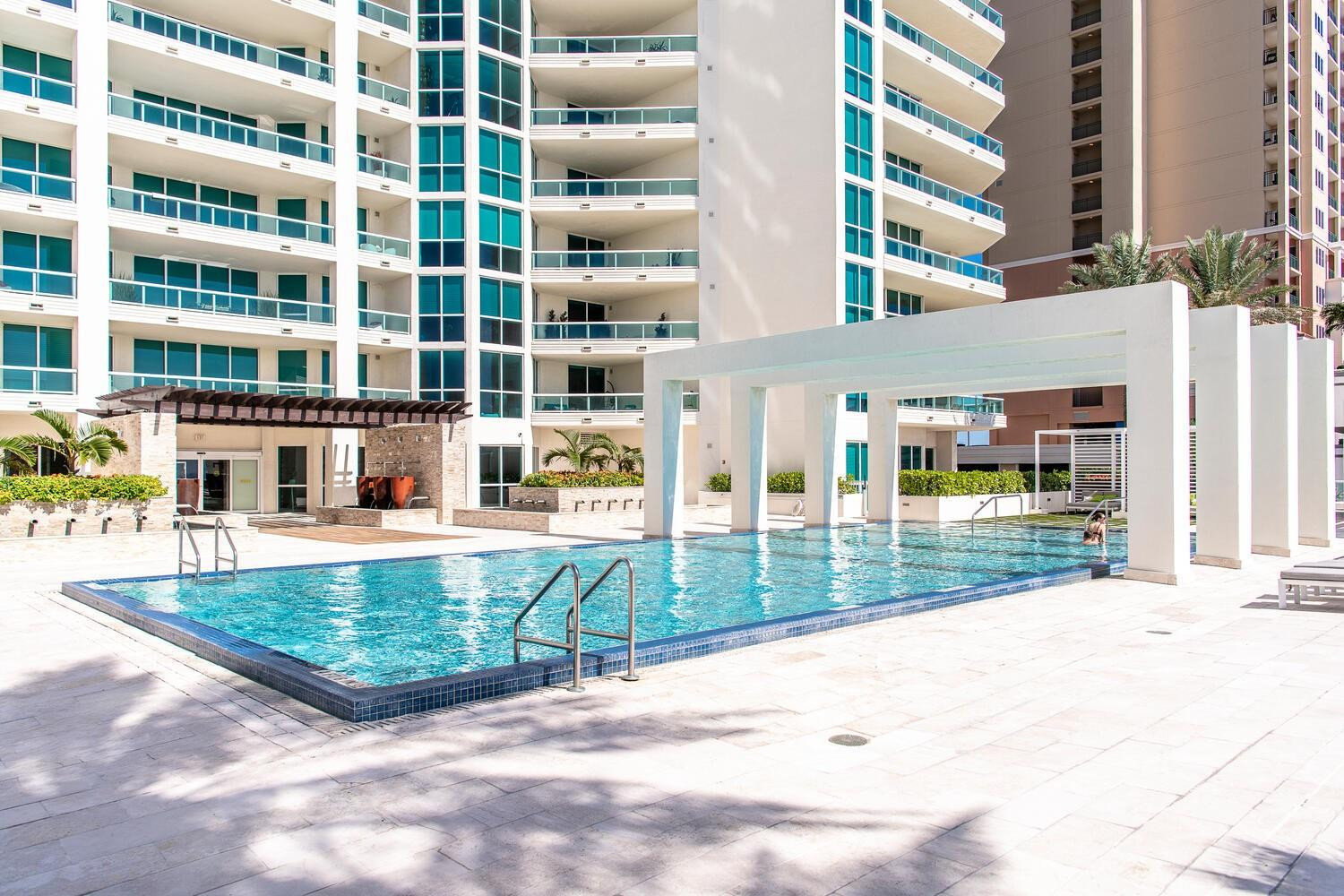 Las Olas Beach Club - Residential