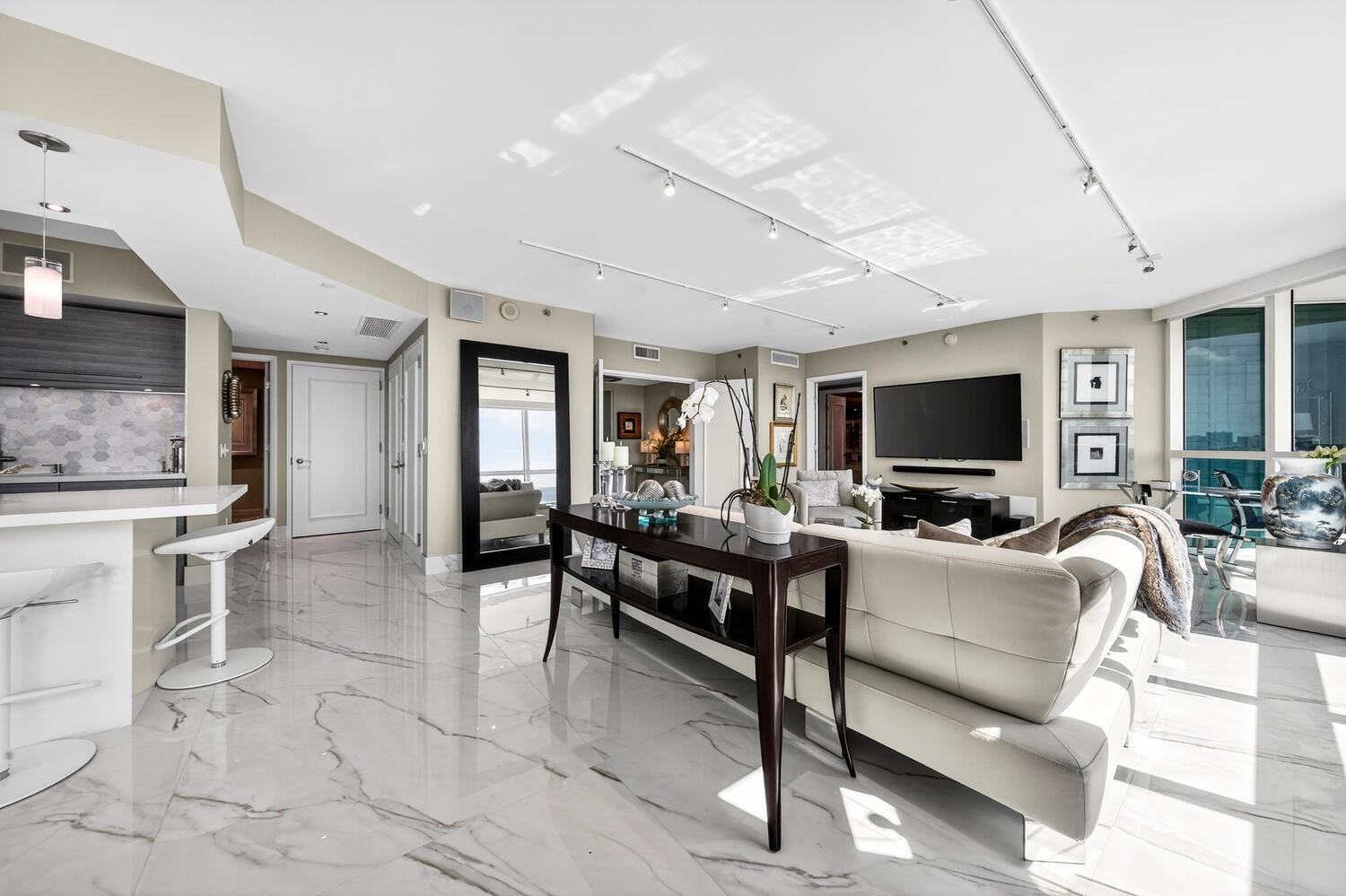 Las Olas Beach Club - Residential