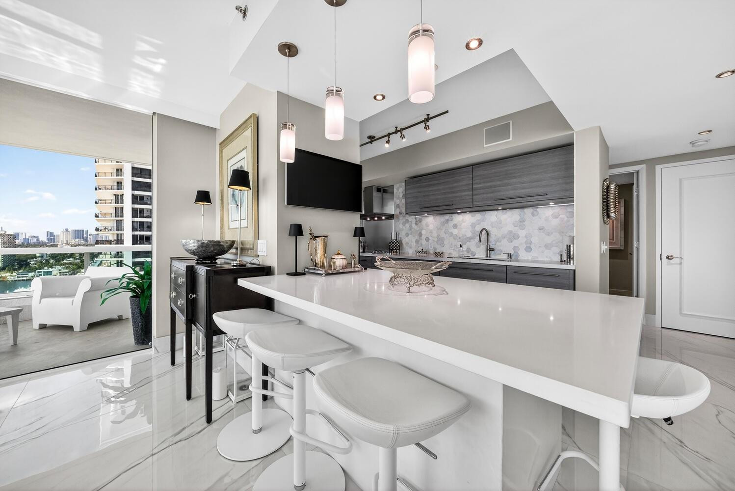 Las Olas Beach Club - Residential