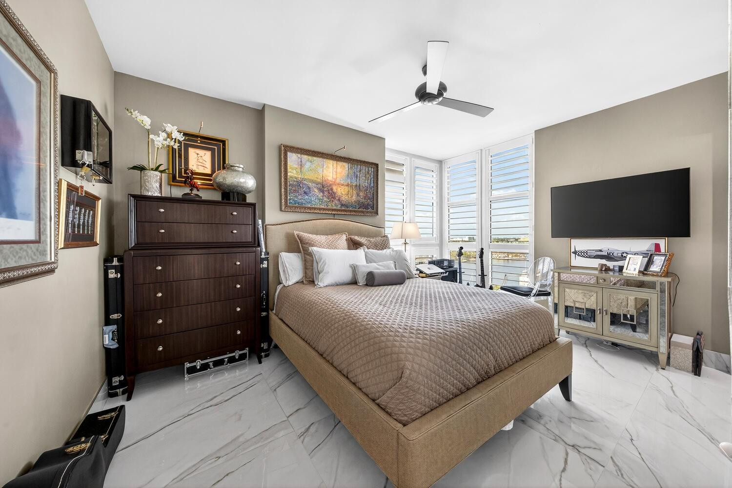 Las Olas Beach Club - Residential