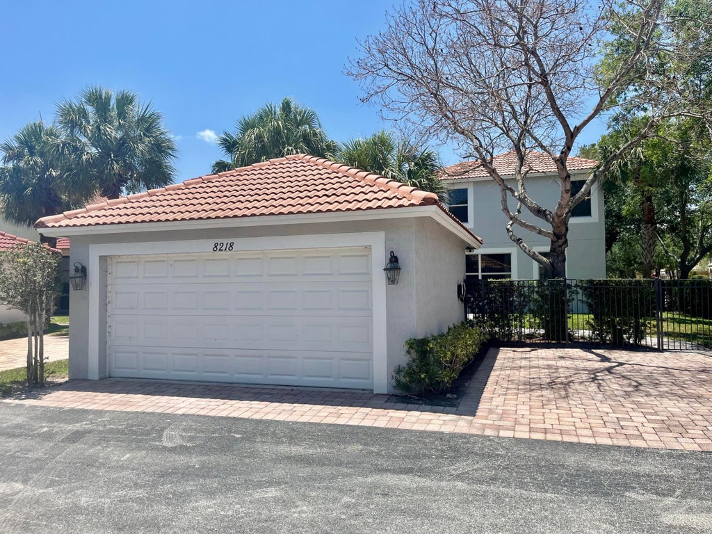 Photo of 8218 Calterra Drive, Palm Beach Gardens, FL 33418 (MLS # R10987071)