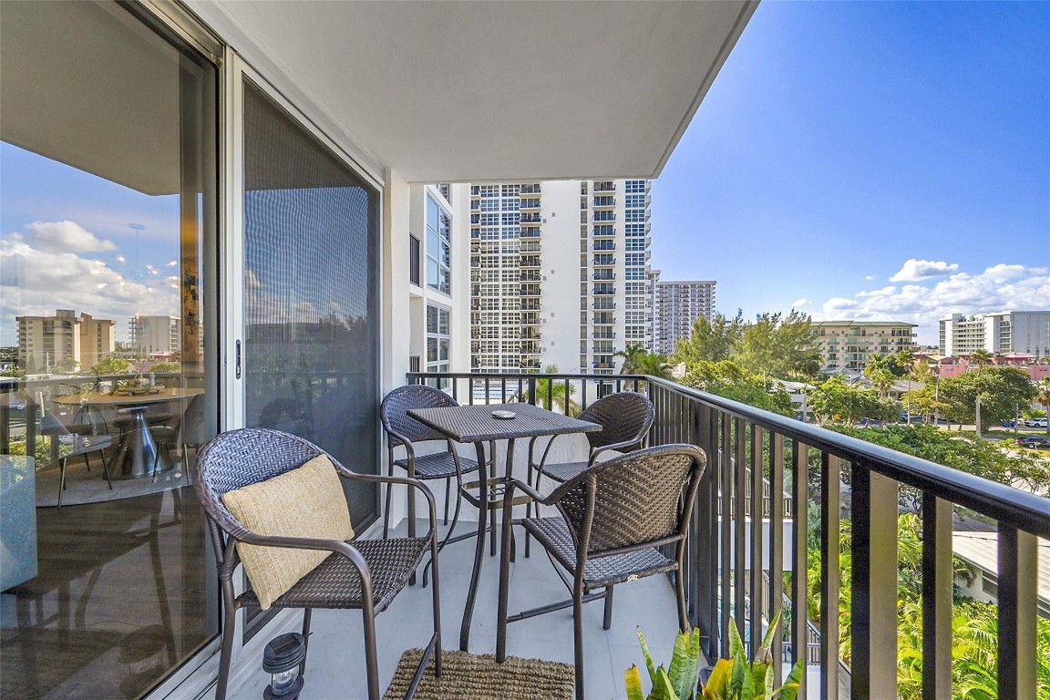 Silver Thatch - Residential