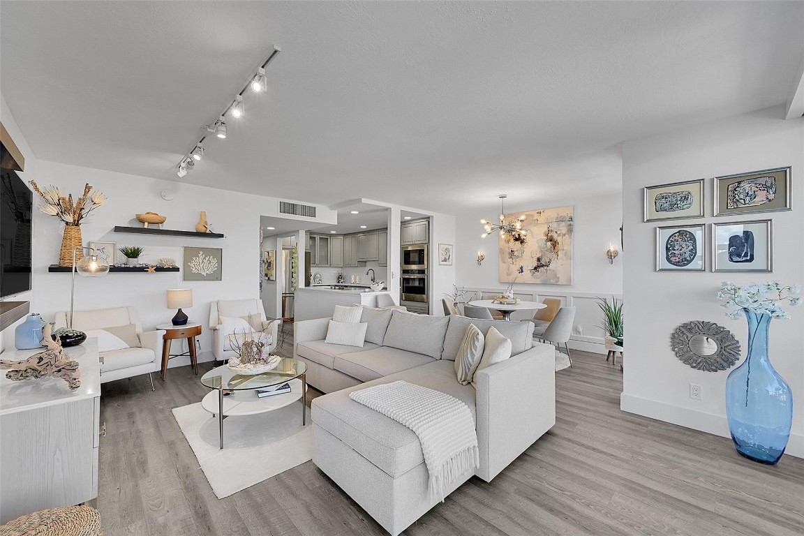 Silver Thatch - Residential