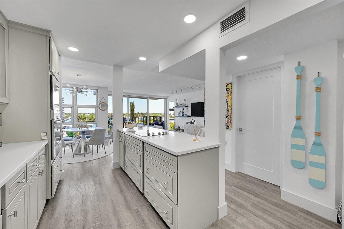 Silver Thatch - Residential