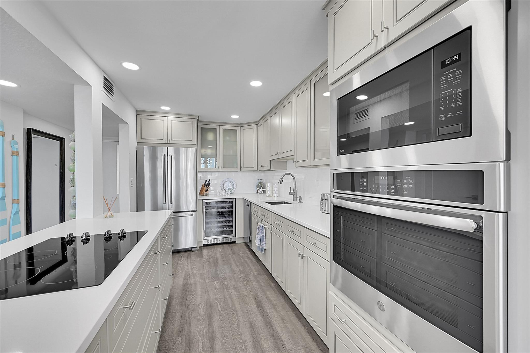 Silver Thatch - Residential