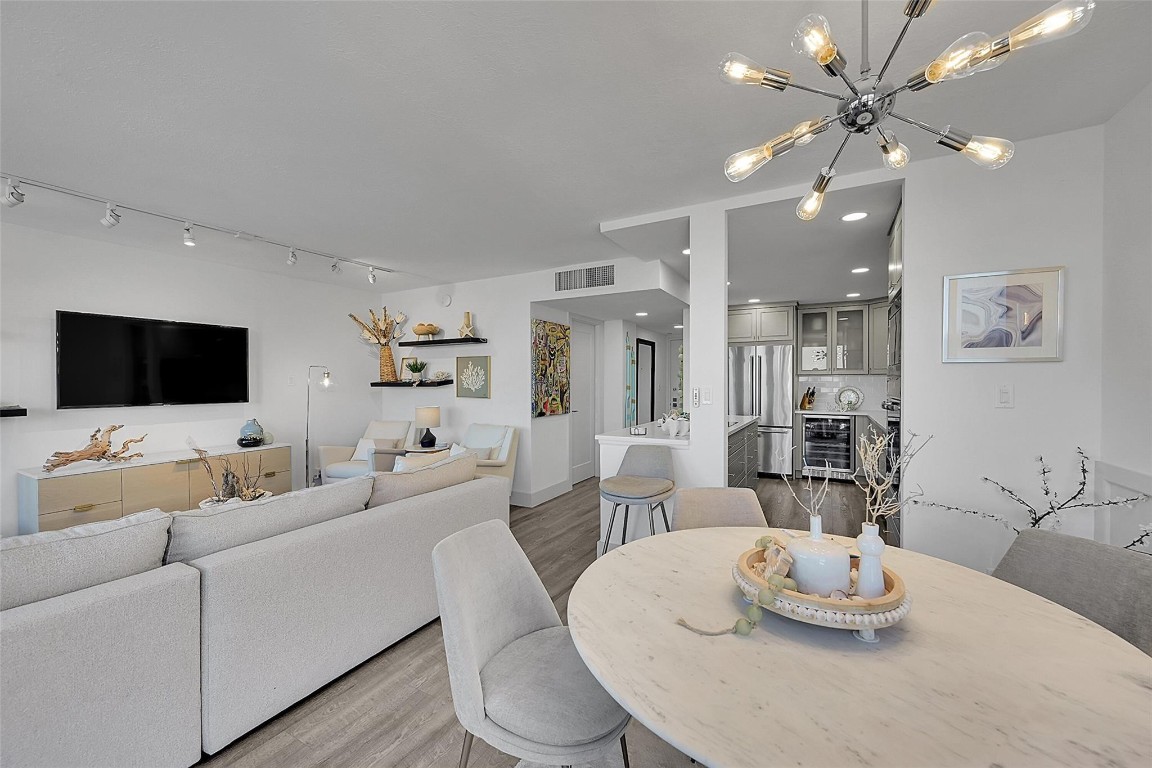 Silver Thatch - Residential