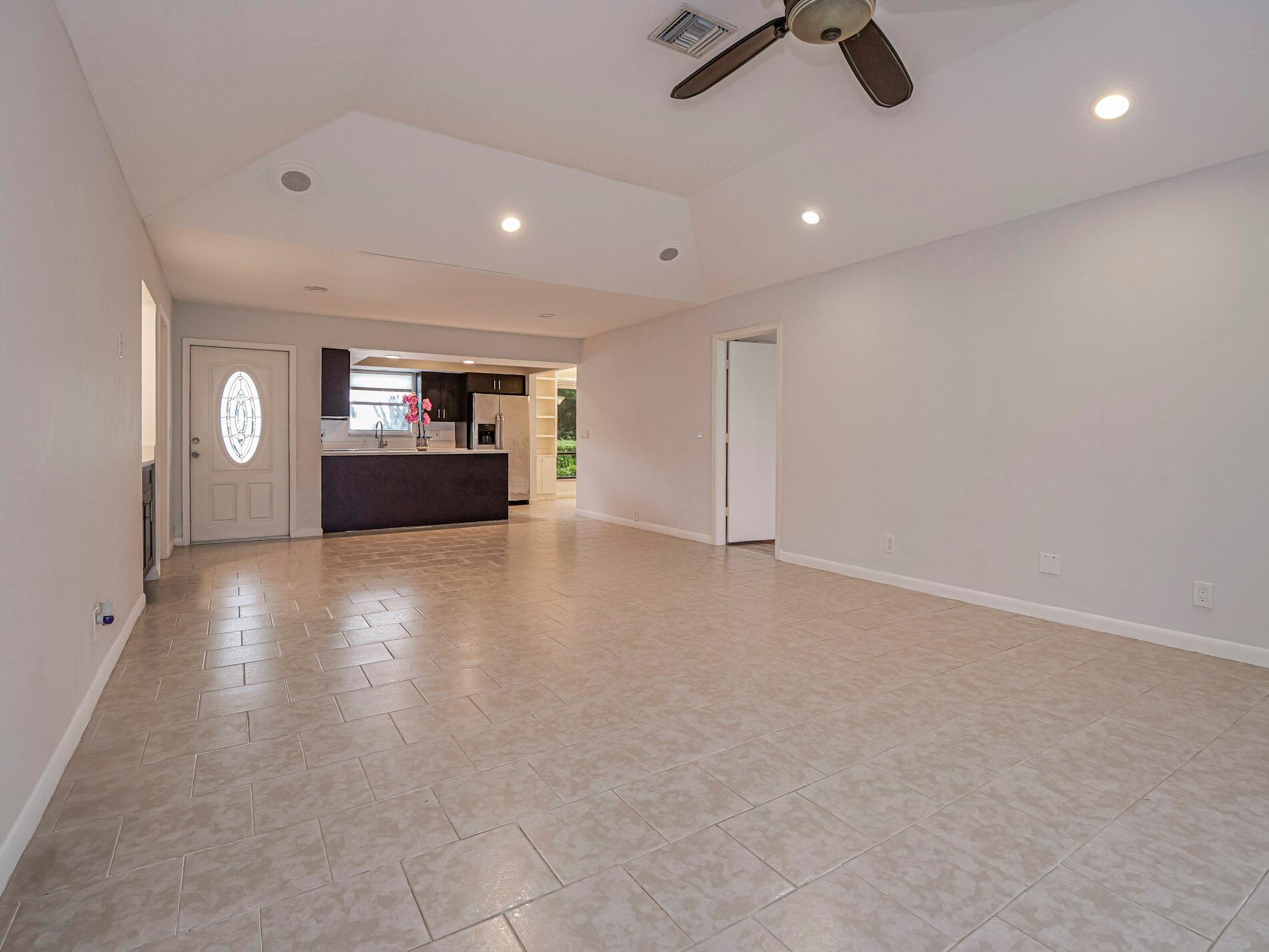 13867 Eastpointe Way