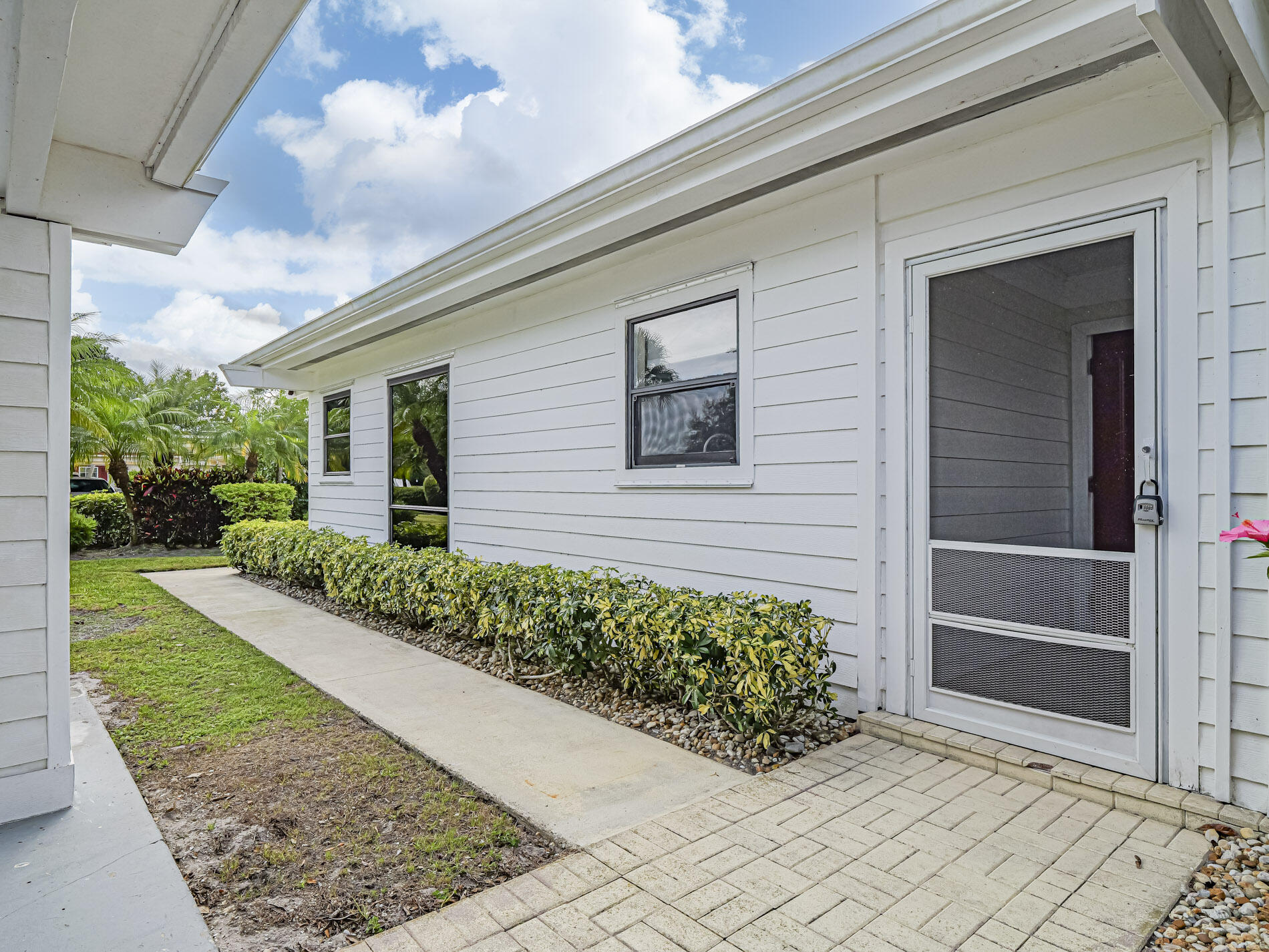13867 Eastpointe Way