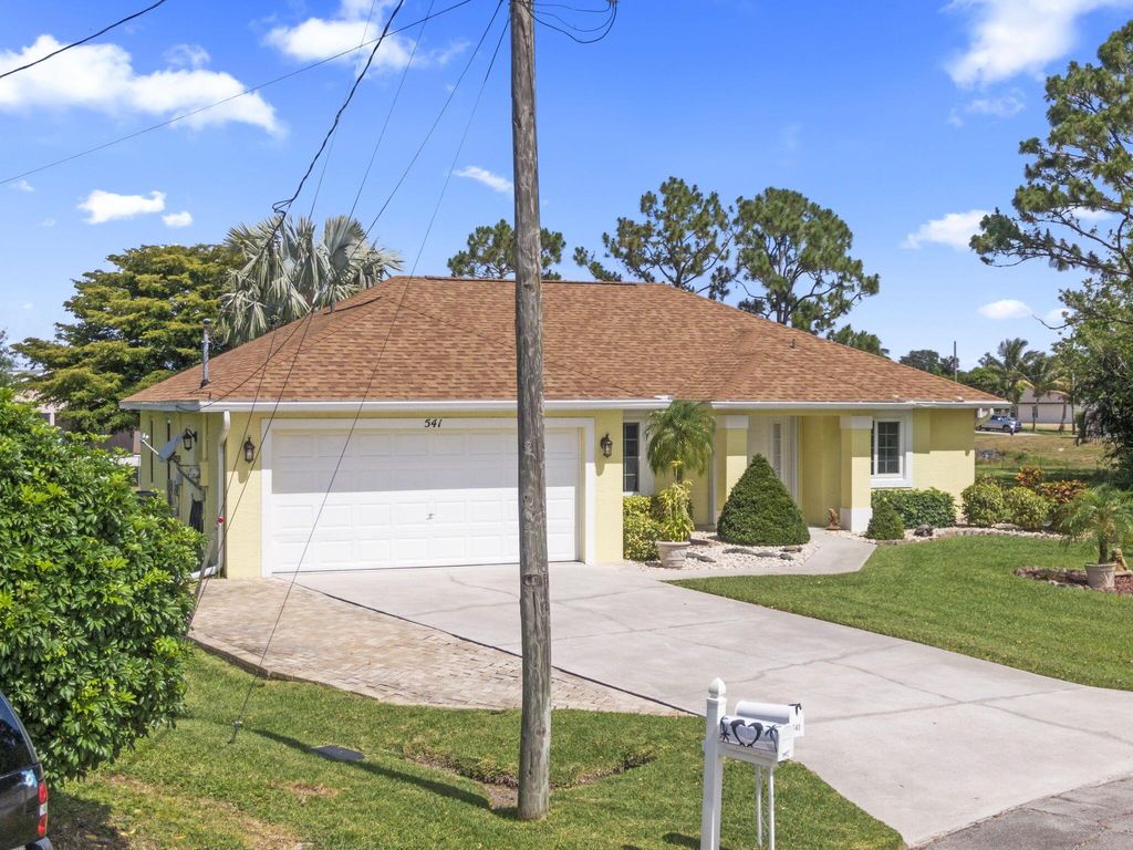 Photo of 541 SW Saturn Court, Port Saint Lucie, FL 34953 (MLS # R11083820)