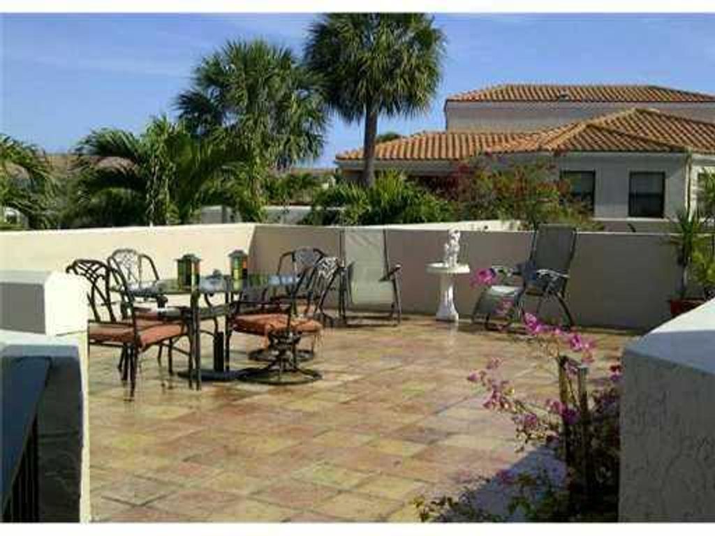 Photo of 6654 Villa Sonrisa Drive #421, Boca Raton, FL 33433 (MLS # B26011242)