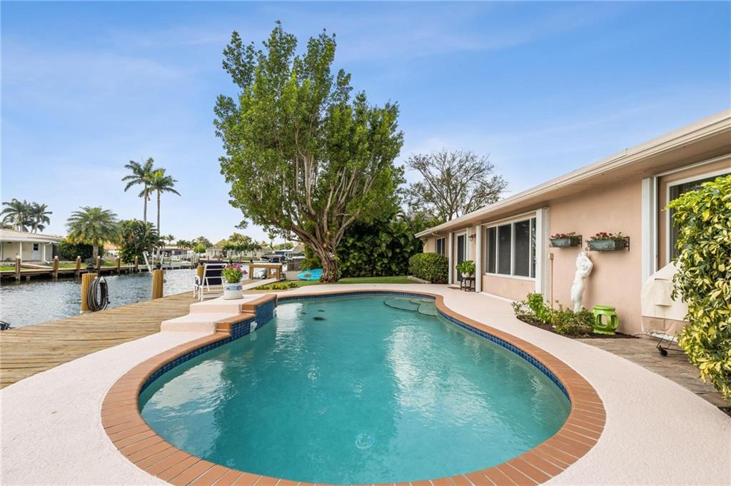 CORAL KEY VILLAS 2ND SEC - Residential
