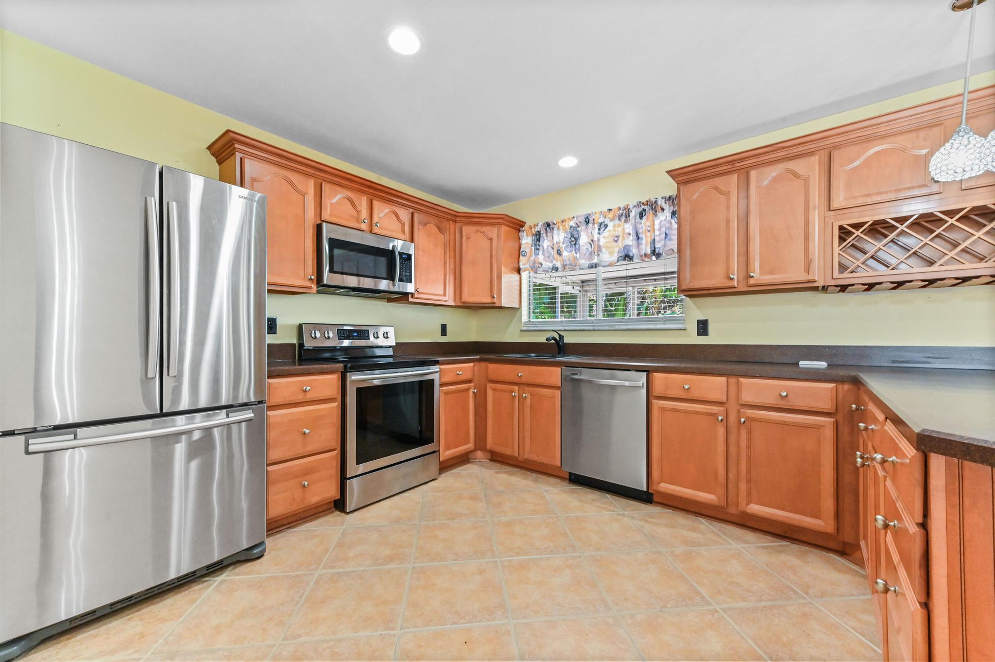 1318 SE Vestridge Lane, Port St Lucie, FL, 34952/$389,900 4 1318 SE Vestridge Lane