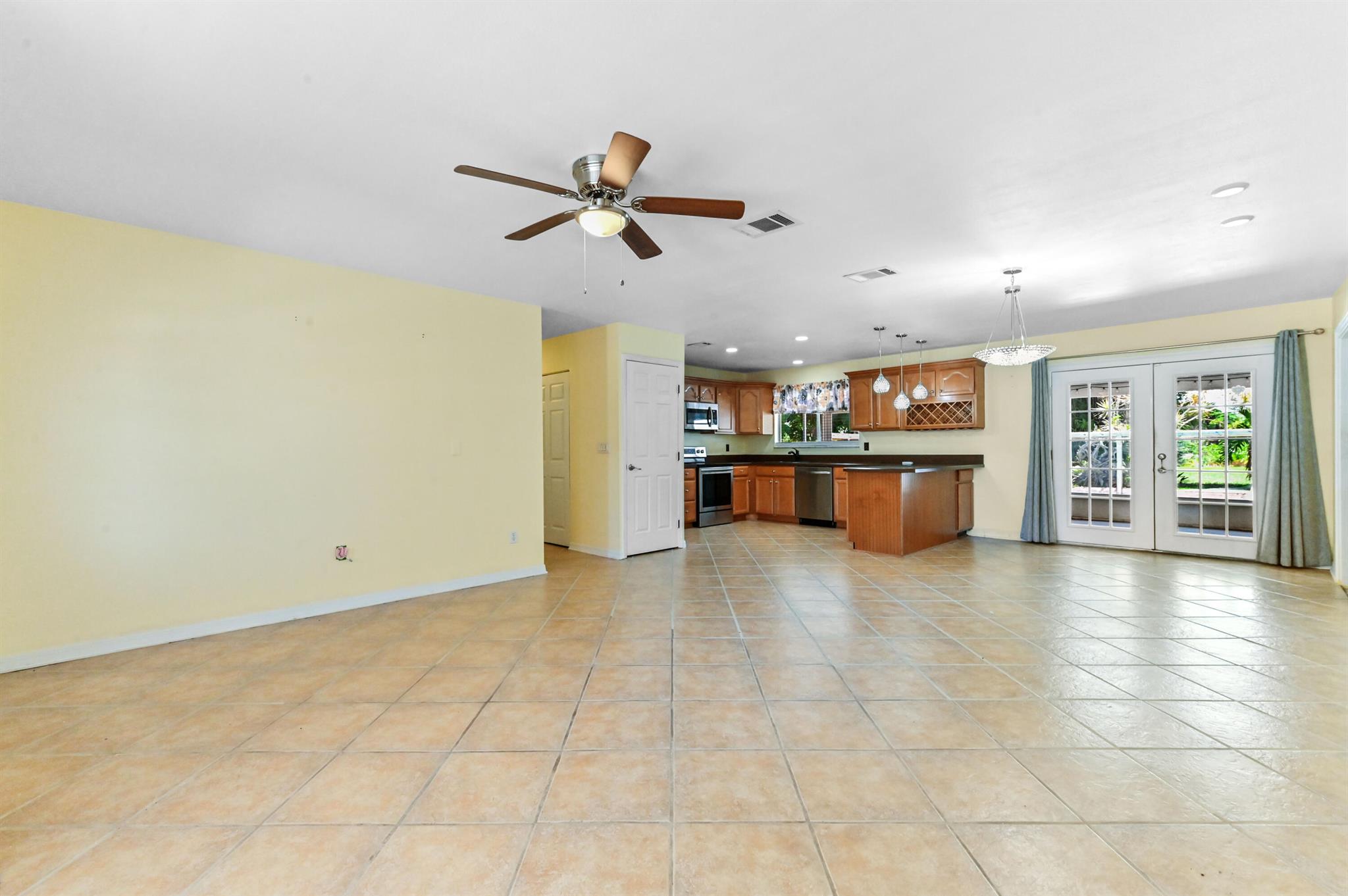 1318 SE Vestridge Lane, Port St Lucie, FL, 34952/$389,900 3 1318 SE Vestridge Lane