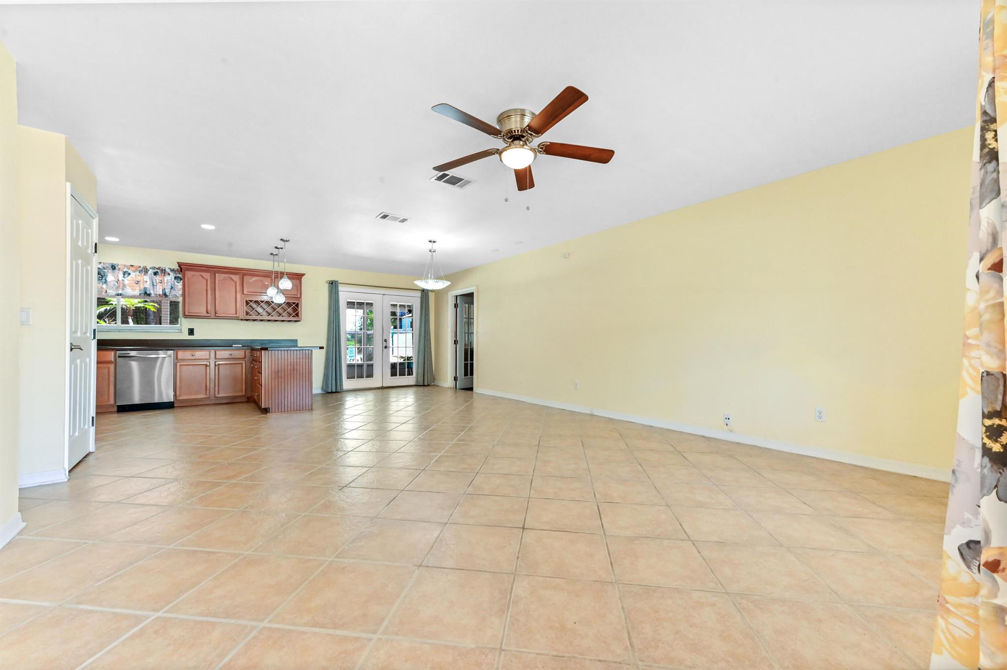 1318 SE Vestridge Lane, Port St Lucie, FL, 34952/$389,900 2 1318 SE Vestridge Lane