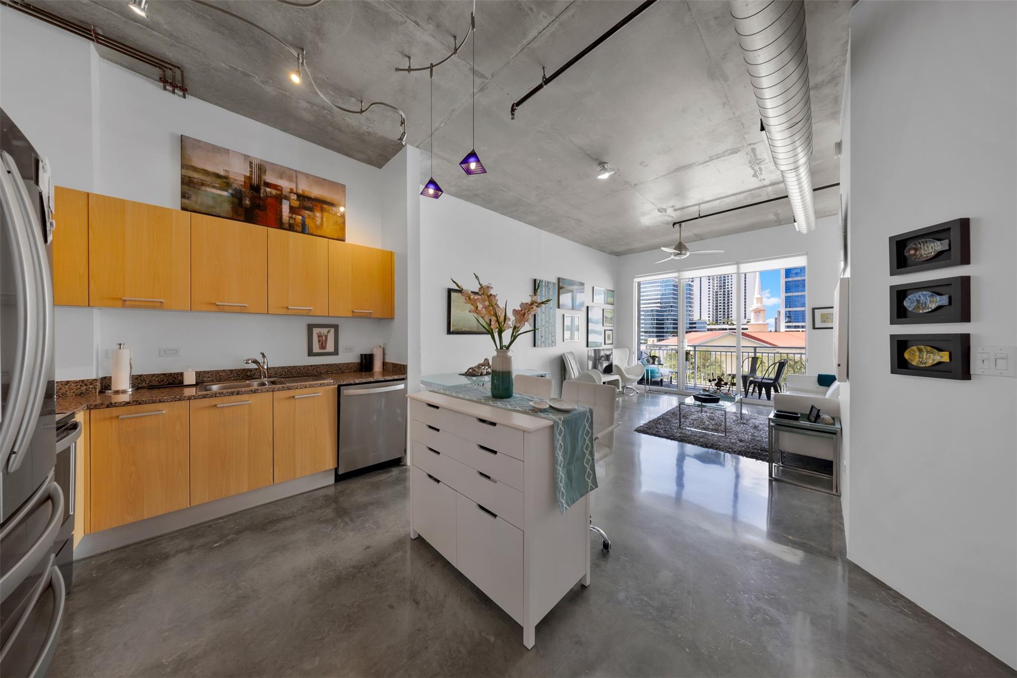 313 NE 2nd St 602