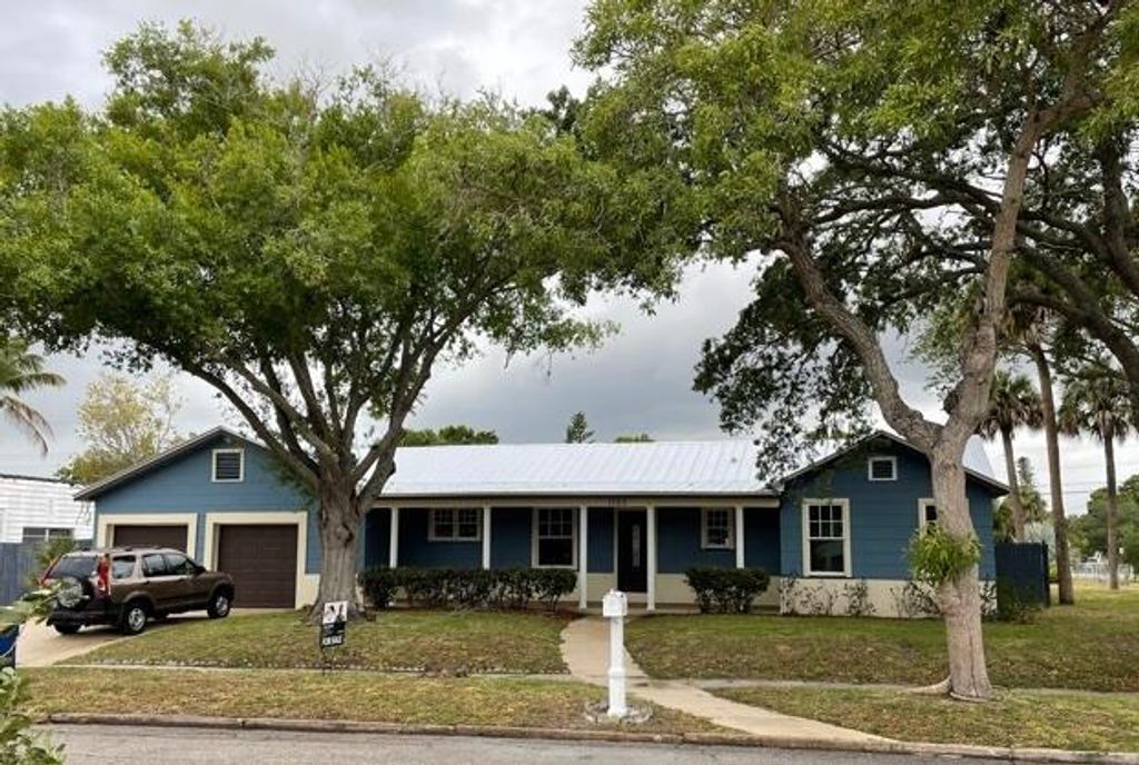 Photo of 1103 Colonial Road, Fort Pierce, FL 34950 (MLS # R10771076)