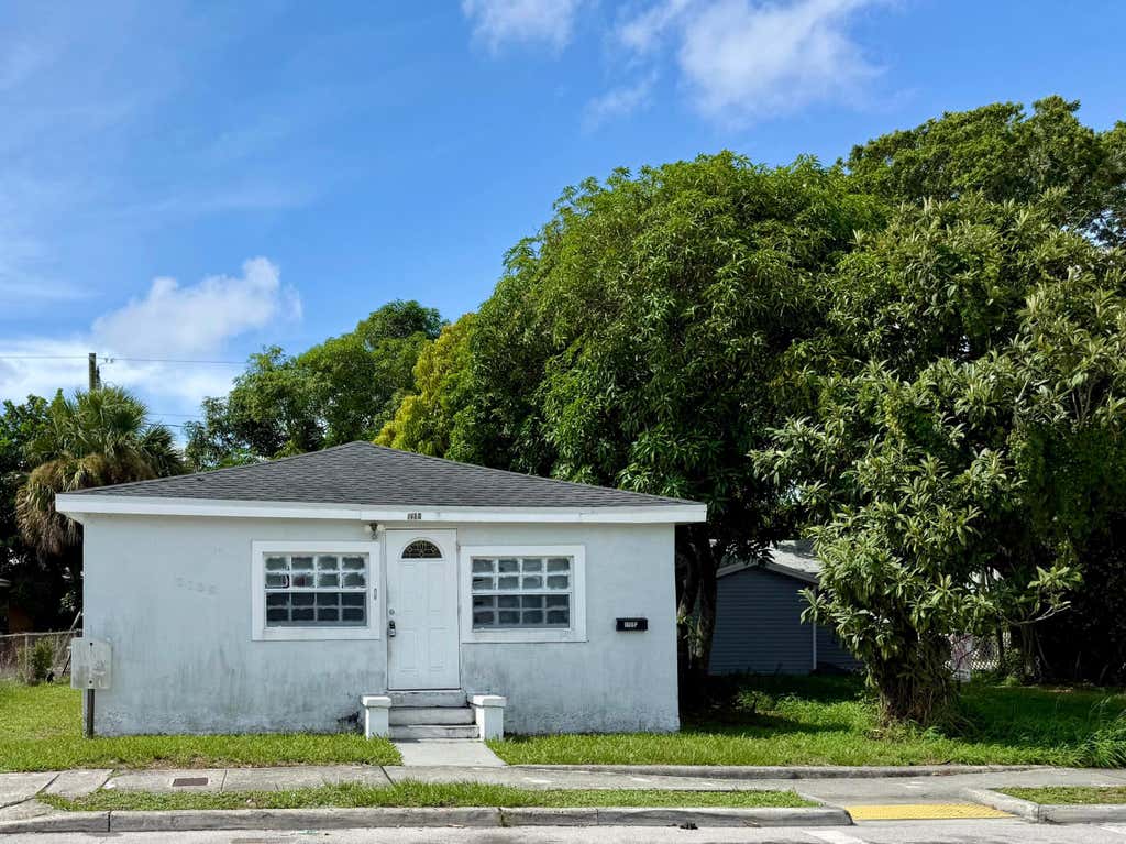 Photo of 1108 State Street, West Palm Beach, FL 33407 (MLS # B26062911)