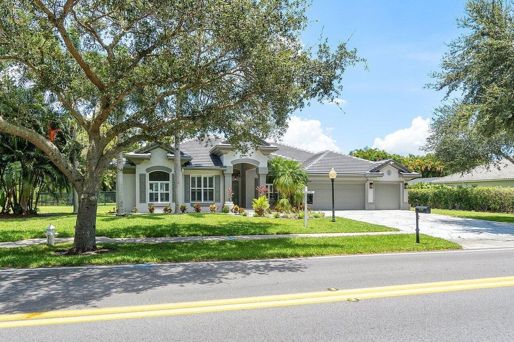Photo of 8369 SE Island Way, Jupiter, FL 33458 (MLS # R11068584)