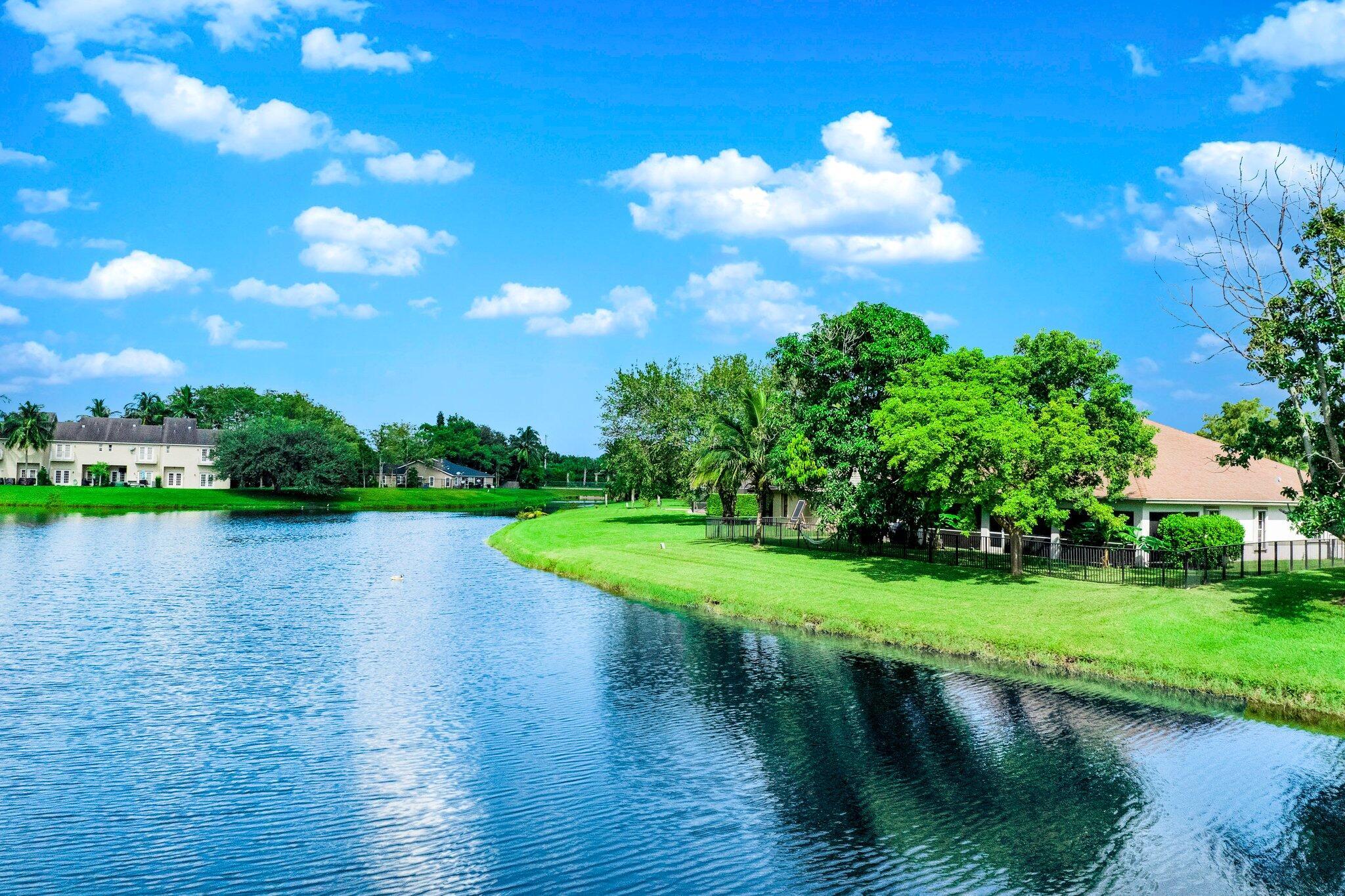 SUGAR POND MANOR OF WELLI - Residential