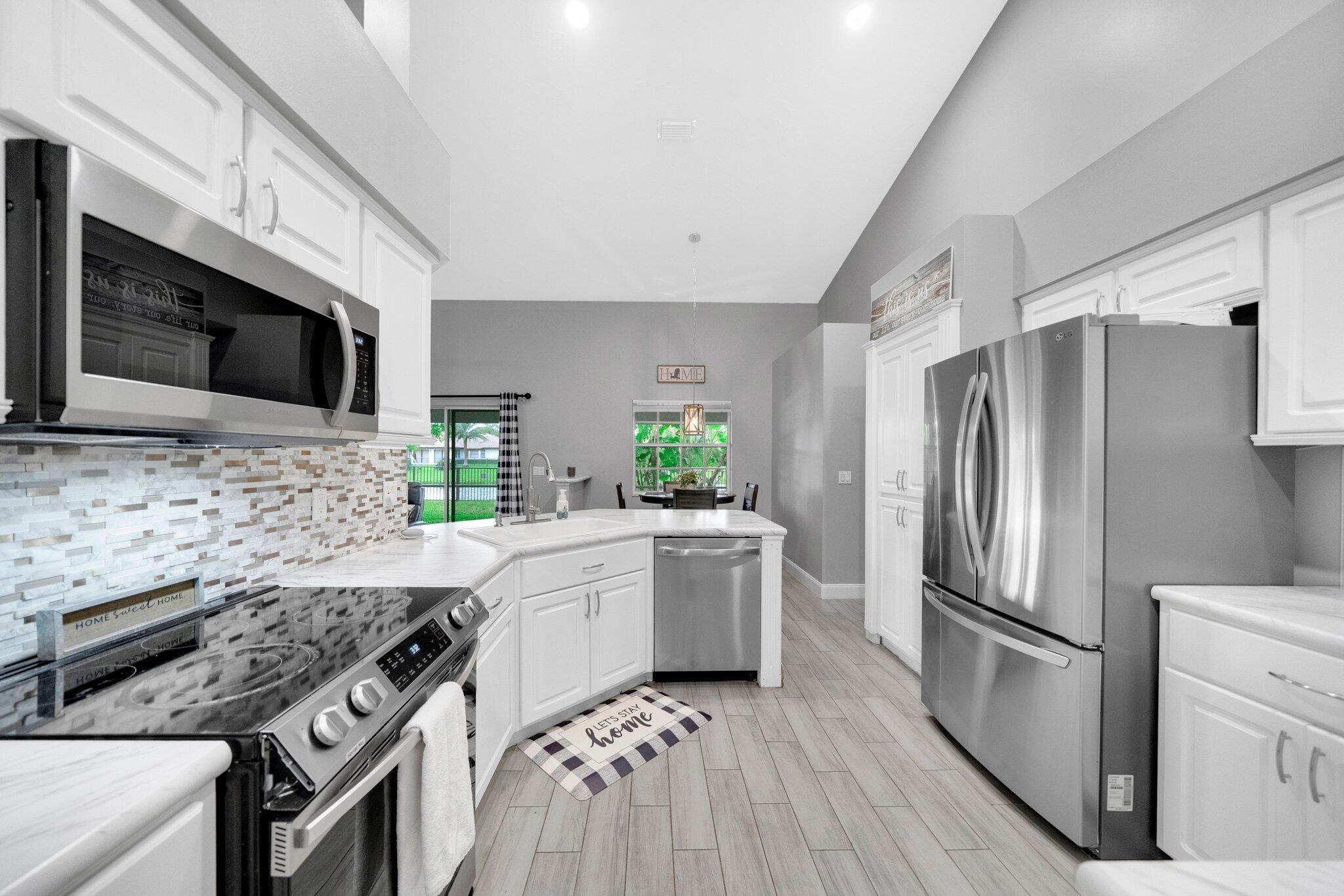 SUGAR POND MANOR OF WELLI - Residential