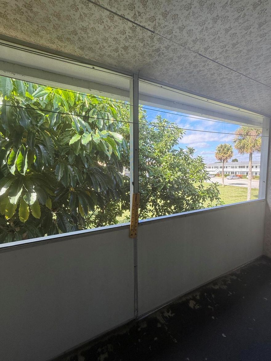 2ND FLOOR UNIT 1 BEDROOM 1 BATHROOM IN AN EXCELLENT BUILDING WITH A GREAT LOCATON. THIS UNIT HAS AN EXCELLENT PRICE. COME SOON. IT WON'T LAST.