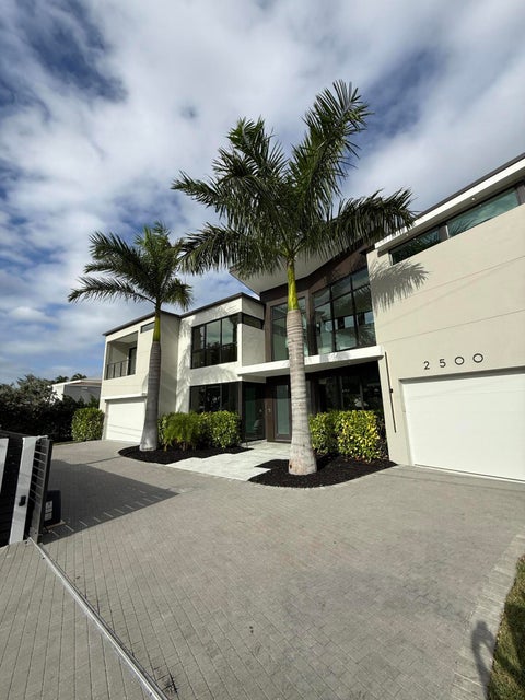 Tiny photo for 2500 Middle River Drive, Fort Lauderdale, FL 33305 (MLS # B26083354)