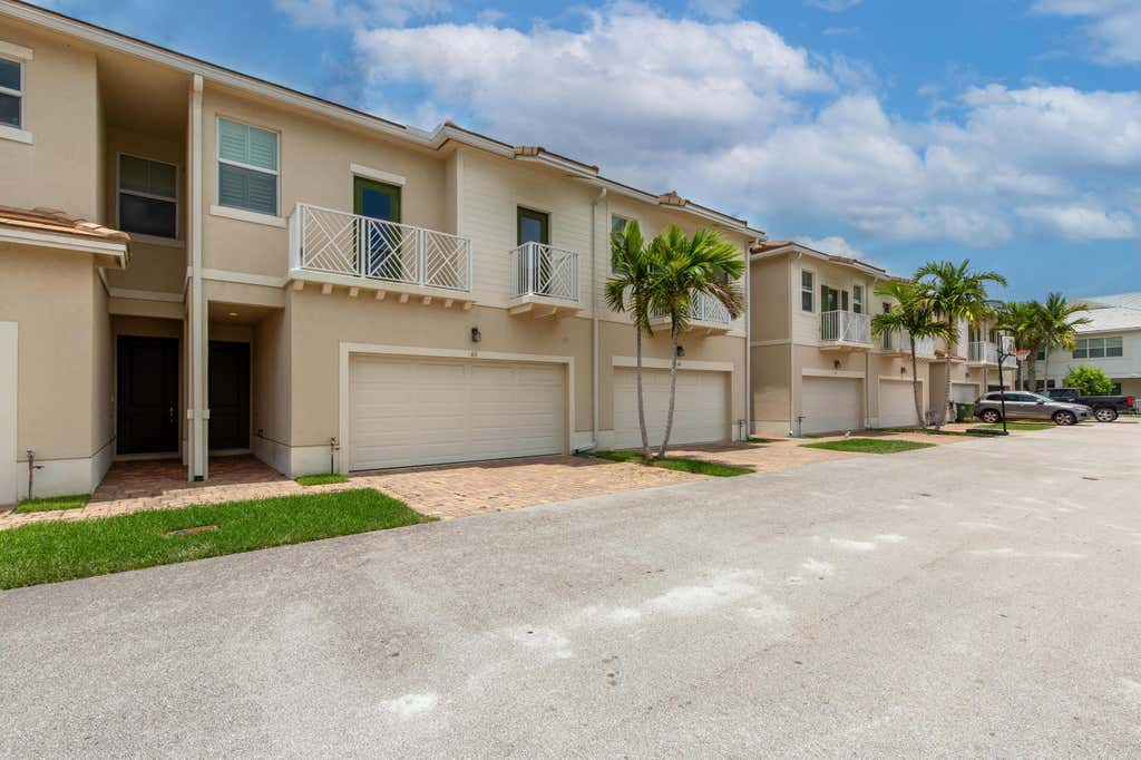 Photo of 63 Dogwood Court, Royal Palm Beach, FL 33411 (MLS # B26038888)