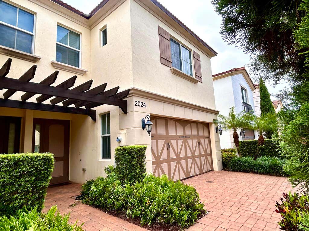 Photo of 2024 FOXTAIL VIEW Court, West Palm Beach, FL 33411 (MLS # B26062899)