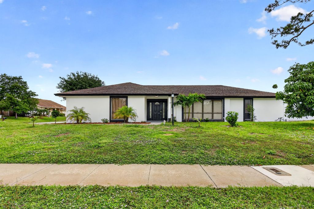 Photo of 4831 Dorchester Mews, Haverhill, FL 33415 (MLS # B26025026)