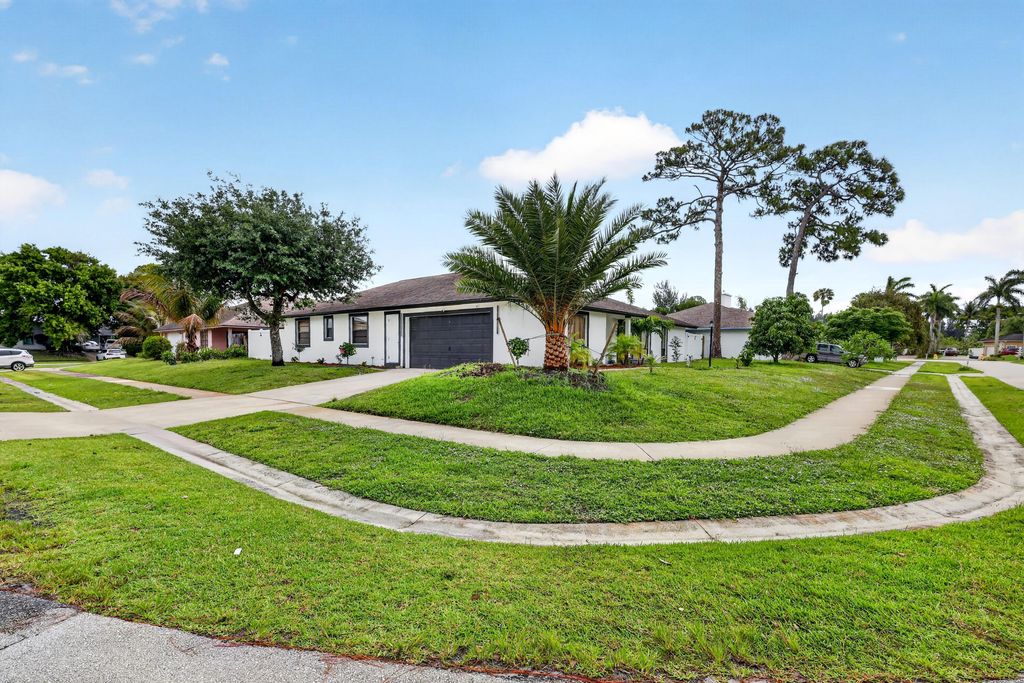 Photo of 4831 Dorchester Mews, Haverhill, FL 33415 (MLS # B26025026)