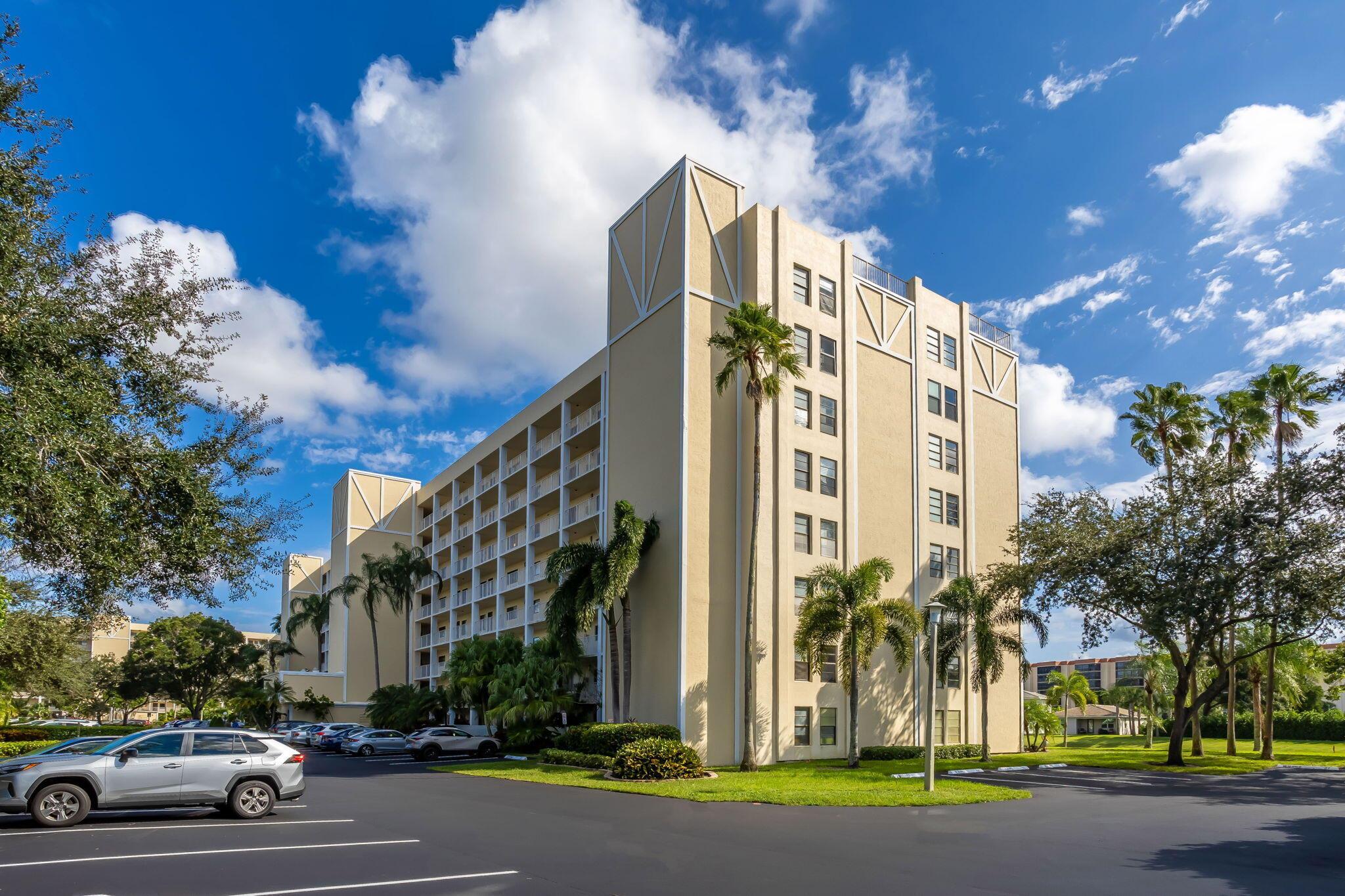 Explore this sunny end unit 2-bedroom, 2-bath condo in a peaceful bay-front community. Enjoy the beautiful neighborhood and updated clubhouse with amenities such as pool, 7 pickleball courts, tennis courts, theater, ballroom, card rooms, billiards, fitness areas, and a library. Huntington Lakes is a vibrant 55+ community offering an active lifestyle and this 3rd floor end unit is one you don't want to miss!