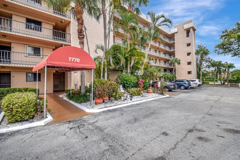 7770 Tahiti Lane Unit 306, Lake Worth, FL MLS: R11075135