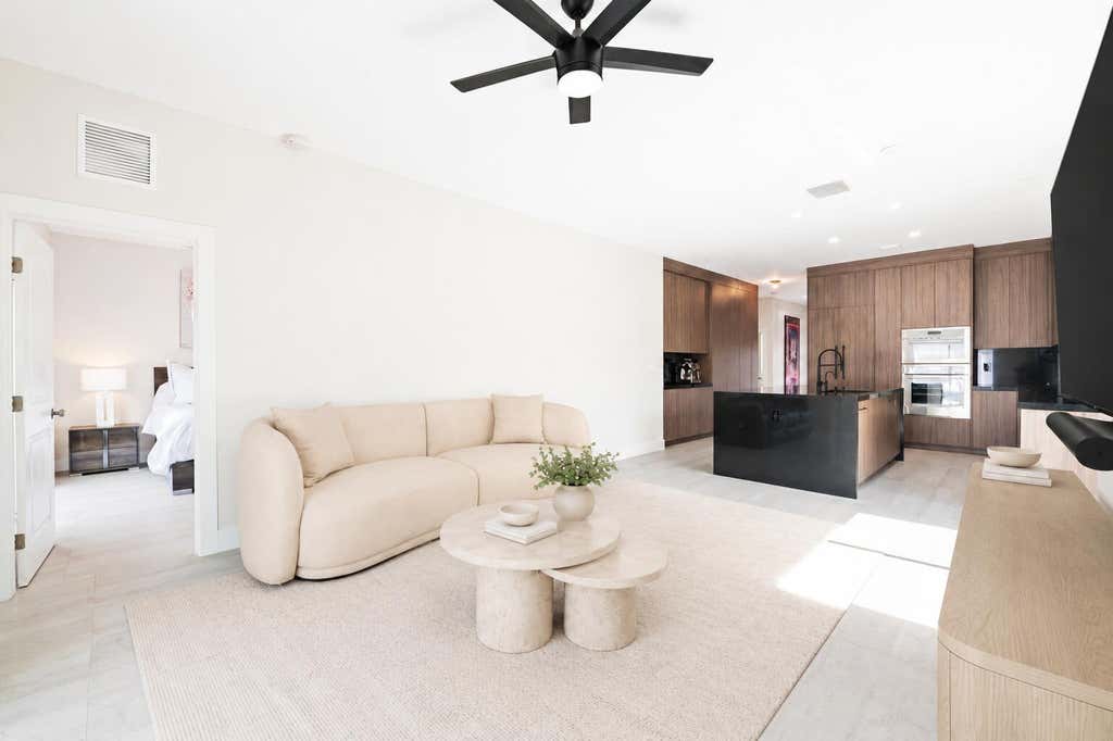 Photo of 160 NE 35th Street, Oakland Park, FL 33334 (MLS # B26041115)