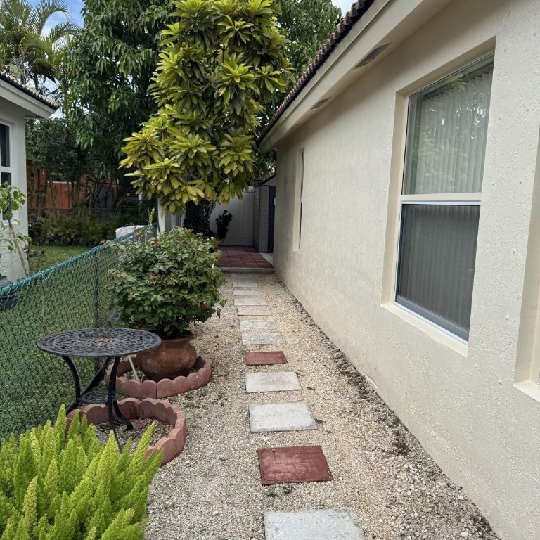 Pod 5 At Monarch Lakes 16 - Residential