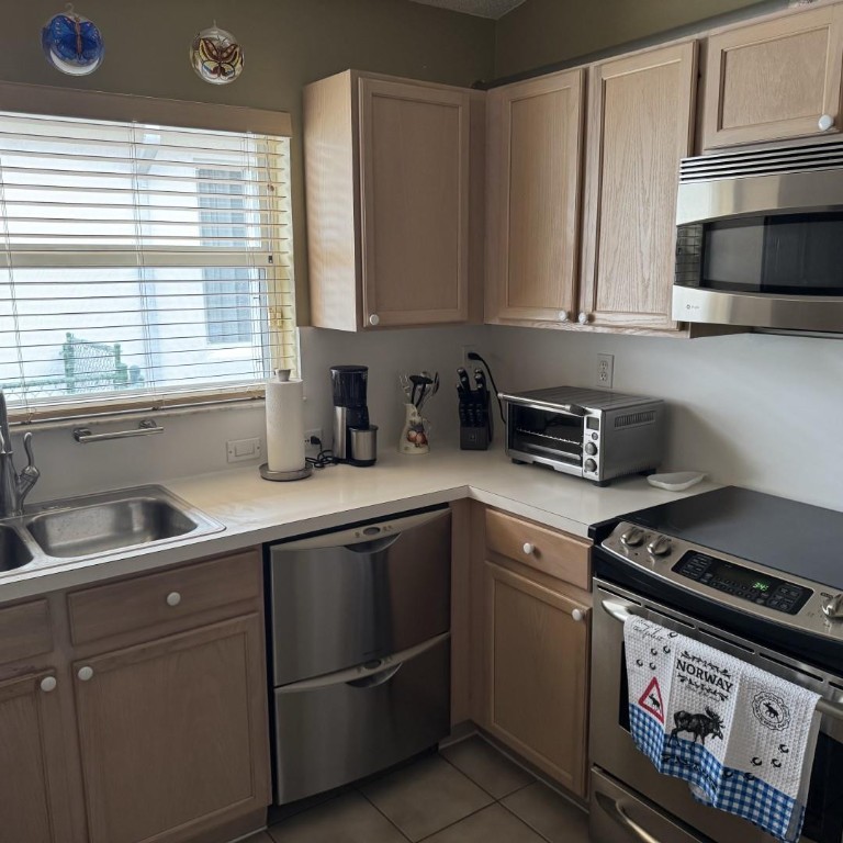 Pod 5 At Monarch Lakes 16 - Residential