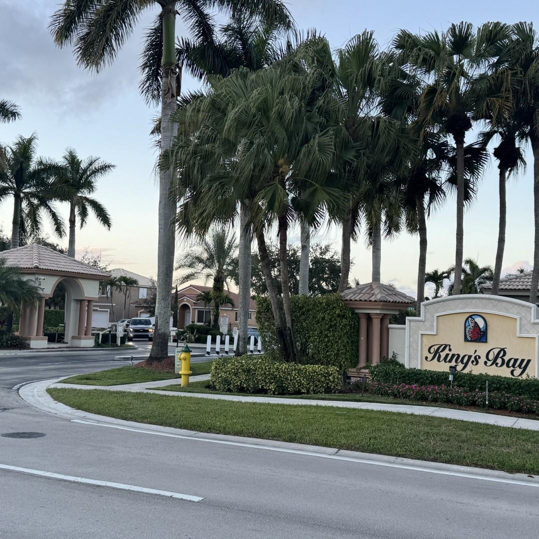 Pod 5 At Monarch Lakes 16 - Residential