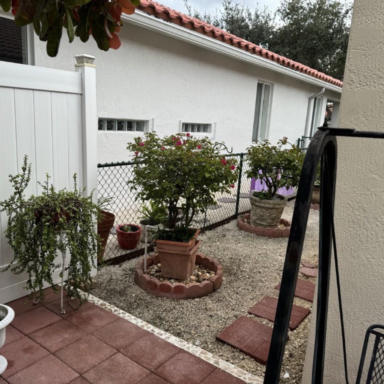 Pod 5 At Monarch Lakes 16 - Residential