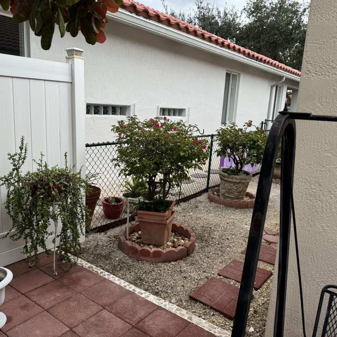 Pod 5 At Monarch Lakes 16 - Residential