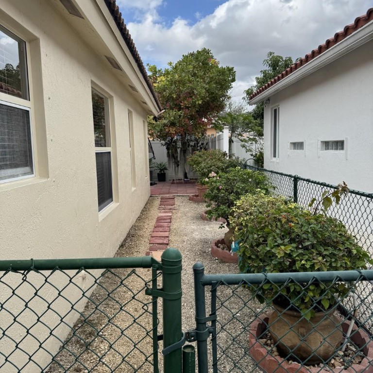 Pod 5 At Monarch Lakes 16 - Residential