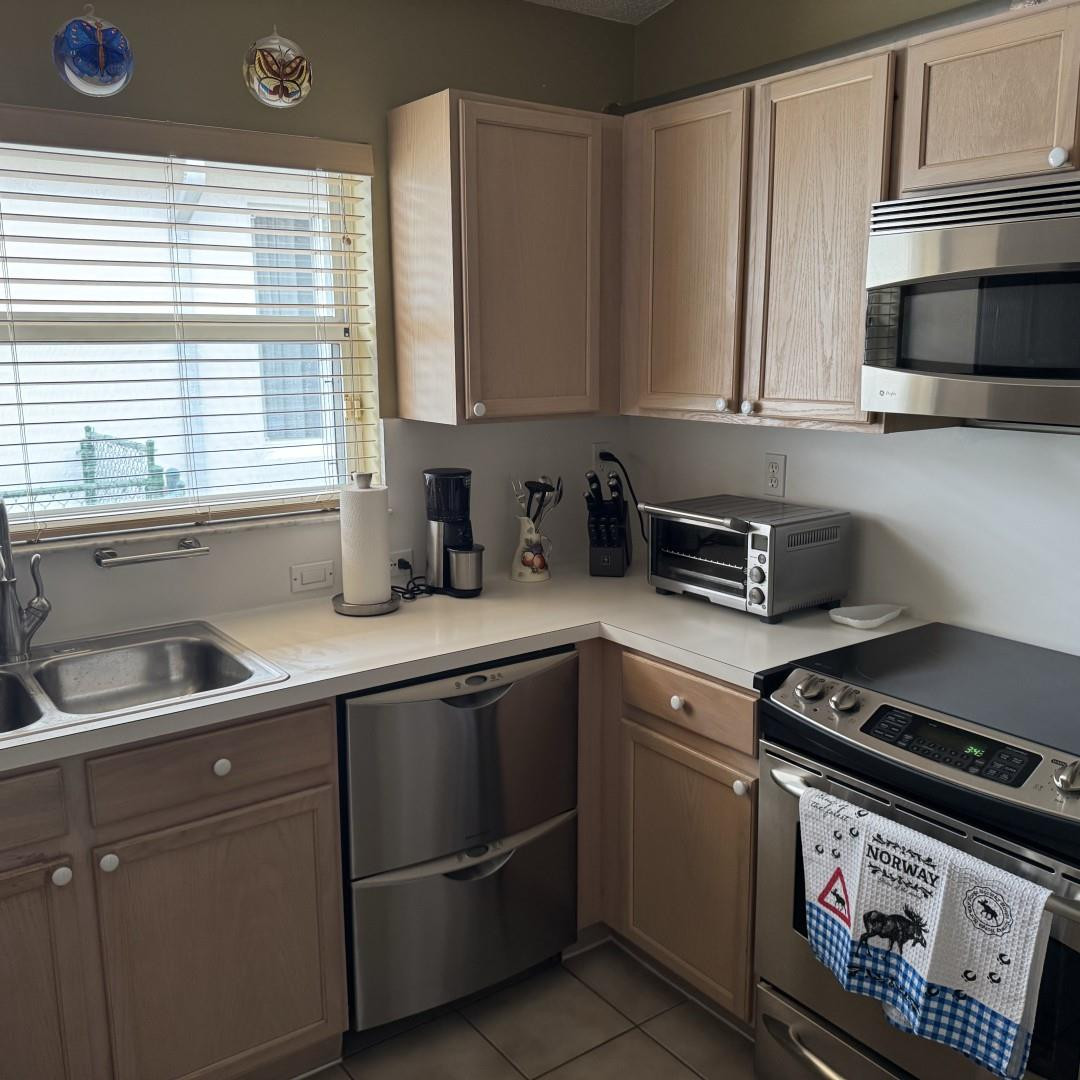 Pod 5 At Monarch Lakes 16 - Residential